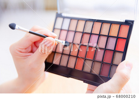 アイシャドウパレット　手元 68000210