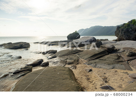 沖縄県 西表島の忘勿石の海岸 沖縄県 西表島の忘勿石の海岸 68000234