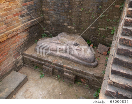 インド:ケサリヤ・ストゥーパ インド:ケサリヤ・ストゥーパ 68000832