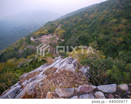 インド・ラージギルの霊鷲山 インド・ラージギルの霊鷲山 68000977