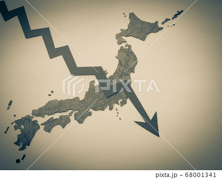 下向きの矢印と日本地図 社会問題 人口減少 少子化の写真素材