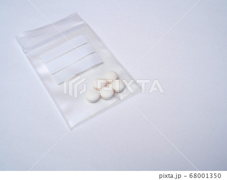 小分けにした錠剤 小分けにした錠剤 68001350