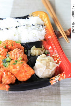 おいしい鶏のから揚げ中華弁当 68001572
