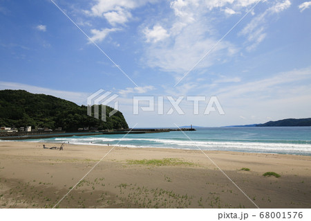 高知県四万十町 興津海水浴場の風景 高知県四万十町 興津海水浴場の風景 68001576