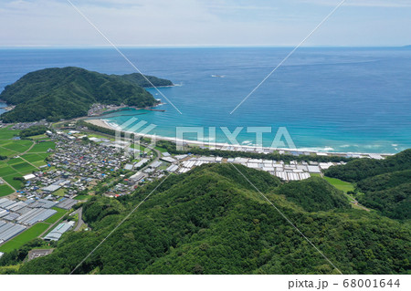 高知県四万十町 興津海水浴場の風景 高知県四万十町 興津海水浴場の風景 68001644