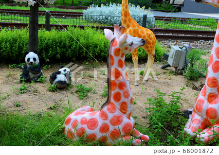 公園 キリン 造形物 68001872