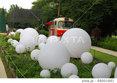 公園 列車 ボール 68001881