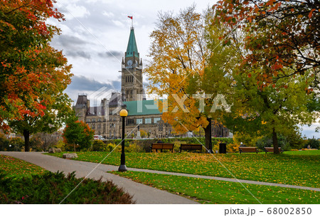 Parliament Buildings in autumn colors in Ottawa, 68002850