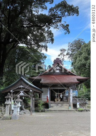 紫尾神社(賽銭箱の下は紫尾温泉の源泉!) 紫尾神社(賽銭箱の下は紫尾温泉の源泉!) 68003132