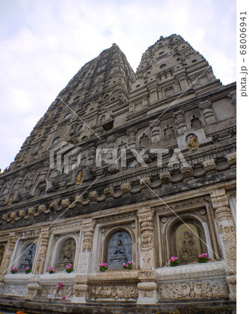 ボードガヤー：マハーボーディー寺院 68006941