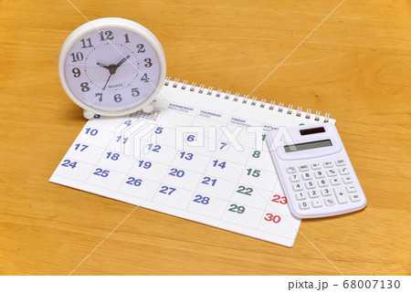 カレンダーと計算機 68007130