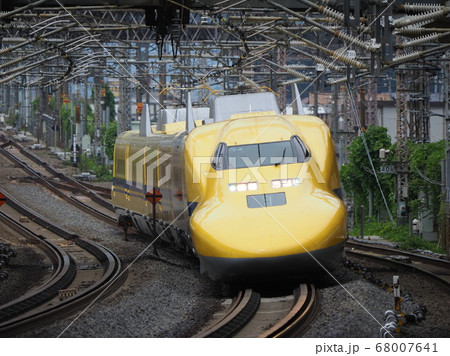 ドクターイエロー 米原駅にて ドクターイエロー 米原駅にて 68007641