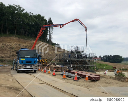 生コンポンプ車でのコンクリート打設 生コンポンプ車でのコンクリート打設 68008002