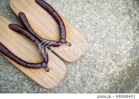 日本で愛用されている下駄の写真 68008401