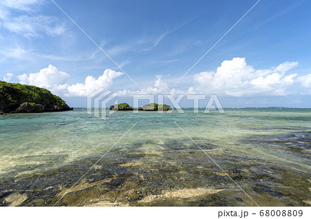 沖縄県　西表島の星の砂海岸 68008809