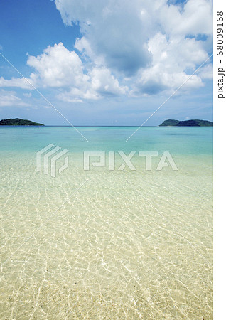 沖縄県 西表島の船浮のイダの浜 沖縄県 西表島の船浮のイダの浜 68009168