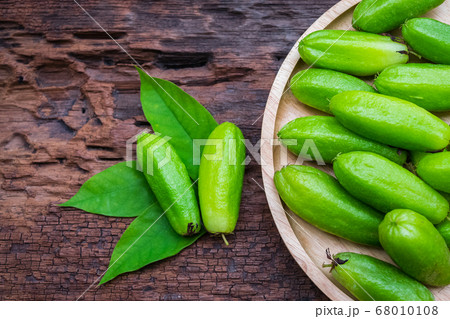 Averrhoa bilimbi fruit 68010108