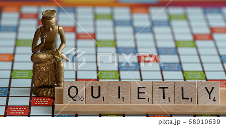 弥勒菩薩　QUIETLY 68010639