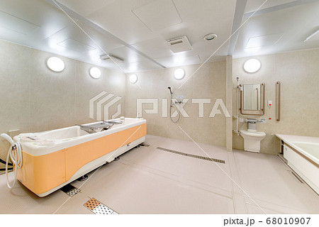 介護施設のバスタブなど 68010907
