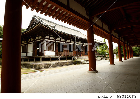 薬師寺 東回廊から東院堂を望む 薬師寺 東回廊から東院堂を望む 68011088