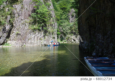 三段峡黒渕と渡船の景色 三段峡黒渕と渡船の景色 68012734