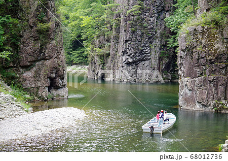 三段峡黒渕と渡船の景色 三段峡黒渕と渡船の景色 68012736