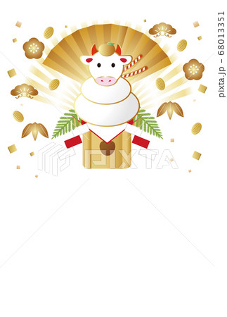 年賀状　2021　丑年　ウシの鏡餅　イラスト素材　タテ 68013351