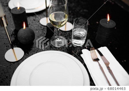 Table setting, luxury silverware and tableware 68014463