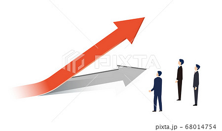 上昇する矢印を見上げるビジネスパーソン 68014754