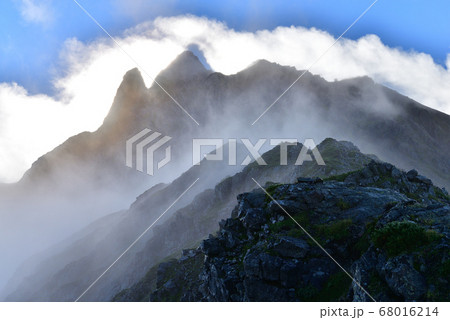 北アルプス槍ヶ岳の朝 北アルプス槍ヶ岳の朝 68016214