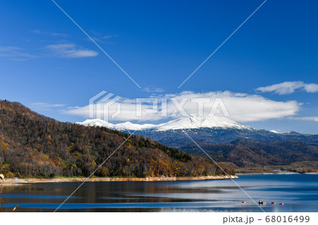 旭岳と忠別湖 68016499