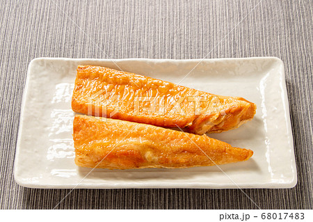鮭ハラスの塩焼き。 鮭ハラスの塩焼き。 68017483