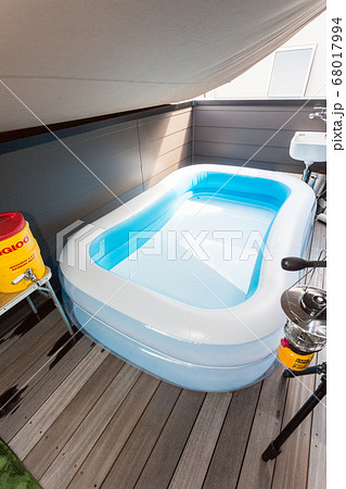 ベランダでプール、リゾート気分 68017994