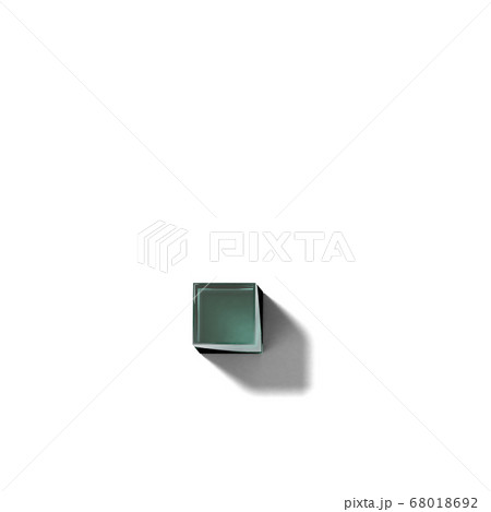 リアルなガラスのブロックのピリオド 68018692