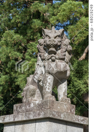 岩木山神社 楼門前の狛犬の写真素材