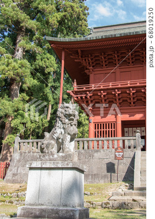 岩木山神社 楼門前の狛犬の写真素材