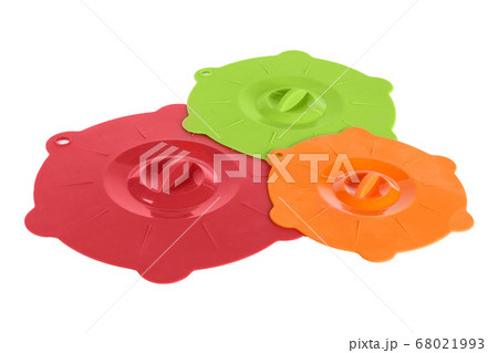 three colorful silicone lids on the pan or on the 68021993