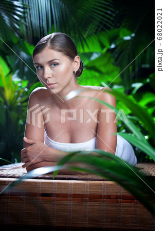 spa woman 68022021