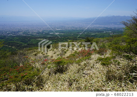 群馬県赤城山 鍋割山南登山口(相吉林道登山口)から登る鍋割山途中の鍋割高原付近 前橋方面 群馬県赤城山 鍋割山南登山口(相吉林道登山口)から登る鍋割山途中の鍋割高原付近 前橋方面 68022213