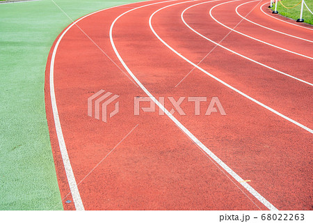 陸上競技場のトラックイメージ 68022263