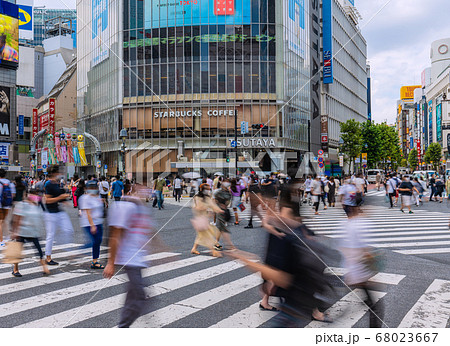 日本の東京都市景観 驚愕新たに472人・スクランブル交差点ではマスク姿や自転車に乗った……=8月1日 日本の東京都市景観 驚愕新たに472人・スクランブル交差点ではマスク姿や自転車に乗った……=8月1日 68023667