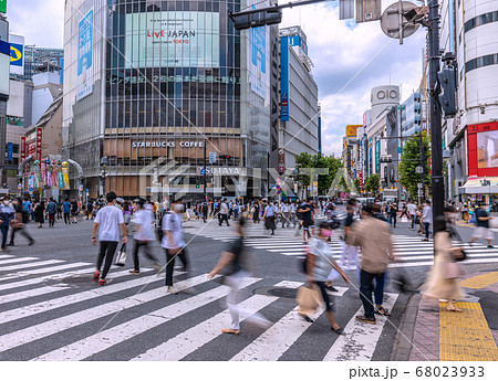 日本の東京都市景観 驚愕！新たに472人・スクランブル交差点ではマスク姿が目立つ…＝8月1日 68023933