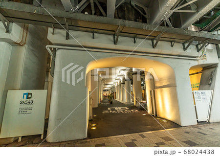 東京の都市風景 秋葉原駅-御徒町駅間 高架下周辺の風景 東京の都市風景 秋葉原駅-御徒町駅間 高架下周辺の風景 68024438