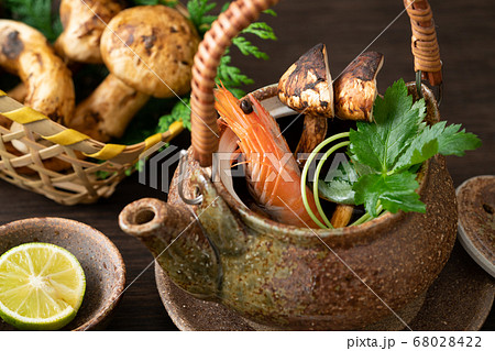 松茸の土瓶蒸し 68028422