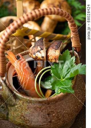 松茸の土瓶蒸し 68028424