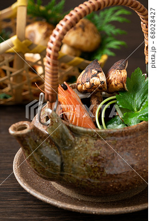 松茸の土瓶蒸し 68028427