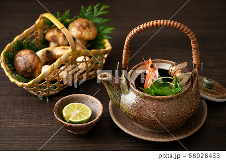 松茸の土瓶蒸し 68028433