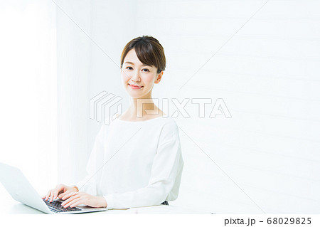 女性スタッフ ビジネス 女性スタッフ ビジネス 68029825