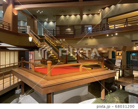 鬼滅の刃の無限城に似たホテルロビーの写真素材