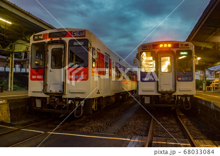 松浦鉄道 レールバス気動車(たびら平戸口駅) 松浦鉄道 レールバス気動車(たびら平戸口駅) 68033084